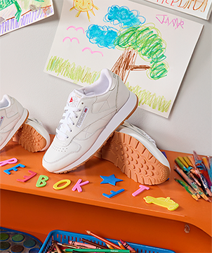 Regresa a la escuela con los tenis blancos de Reebok
