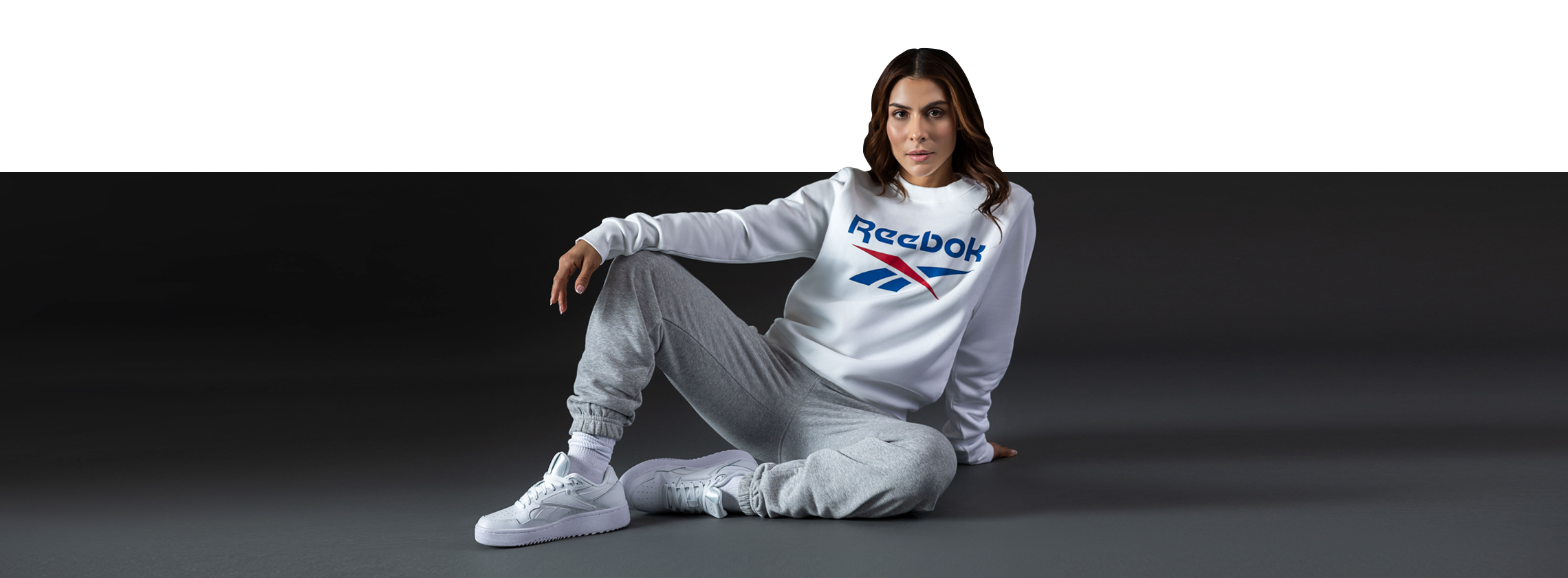Persona vistiendo un outfit de Reebok