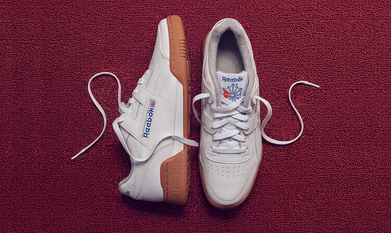 Calzado Workout plus reebok fondo rojo