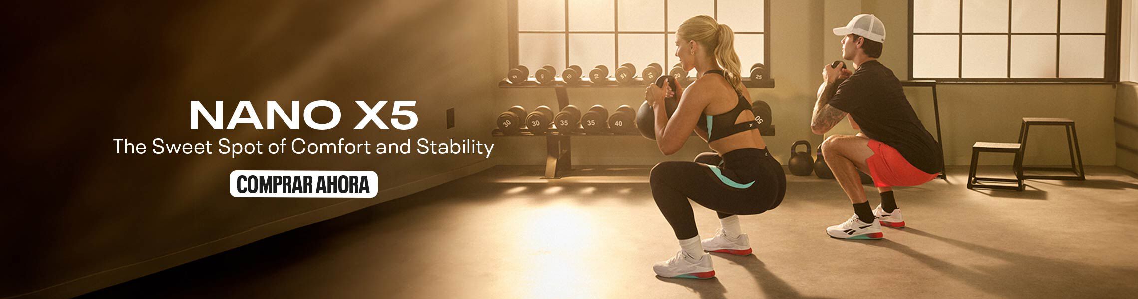 Personas entrenando con Reebok Nano X5 en el gimnasio