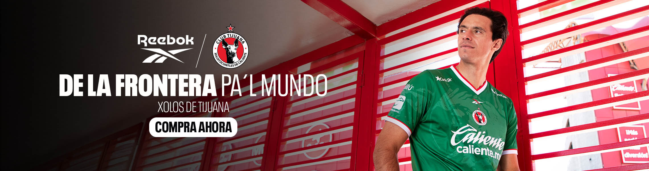 Banner principal mobile Reebok x Club Tijuana con modelo en jersey verde, estructura roja del estadio, logo Reebok, escudo Xoloitzcuintles, texto Edici&oacute;n Especial y bot&oacute;n Compra Ahora.