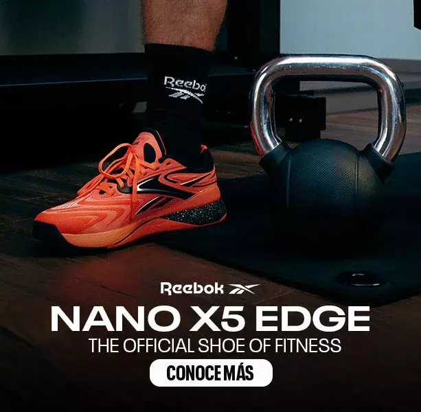 Banner mobile home Reebok Nano X5 Edge, tenis crossfit naranja ne&oacute;n con detalles negros y plateados junto a kettlebell met&aacute;lico sobre colchoneta negra, calcetines negros con logo Reebok, texto Nano X5 Edge The Official Shoe of Fitness y bot&oacute;n Conoce M&aacute;s.