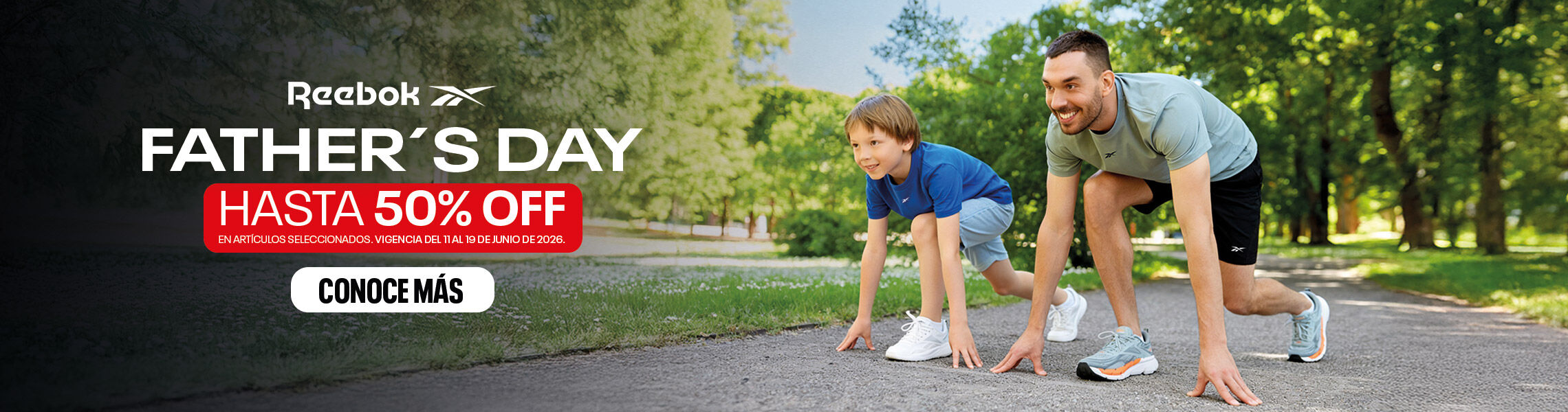 Banner mobile home Father's Day Reebok, padre e hijo sonriendo en posici&oacute;n de salida lista para correr en sendero de parque, vestidos con ropa deportiva Reebok, logo Reebok, texto Hasta 50% OFF en art&iacute;culos seleccionados y bot&oacute;n Conoce M&aacute;s.