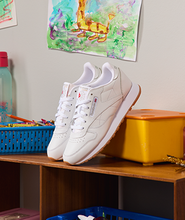 Tenis blancos Classic Leather para este regreso a clases