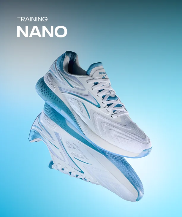 Silueta Reebok Nano de training, tenis blanco con detalles en azul cielo flotando sobre un degradado azul. Tenis de training Nano Reebok