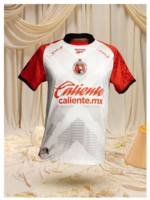 Vista frontal de jersey Reebok de Club Tijuana blanco con mangas rojas