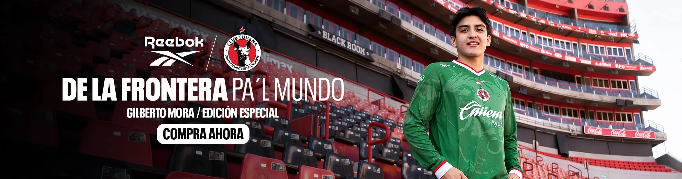 Banner principal mobile Reebok x Club Tijuana con Gilberto Mora en jersey manga larga verde, gradas del estadio, logo Reebok, escudo Xoloitzcuintles, texto Edici&oacute;n Especial y bot&oacute;n Compra Ahora
