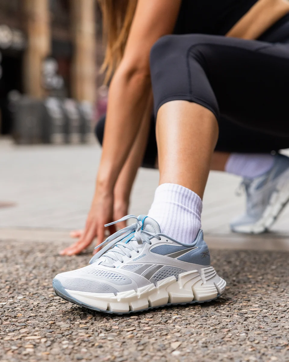 &Uacute;NETE A REEBOK